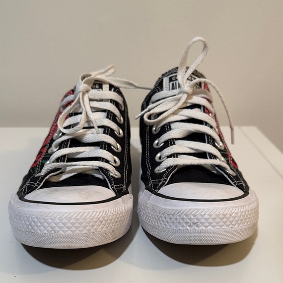 Converse Women's Black and Red Rose Sneakers size 7 - Picture 3 of 10